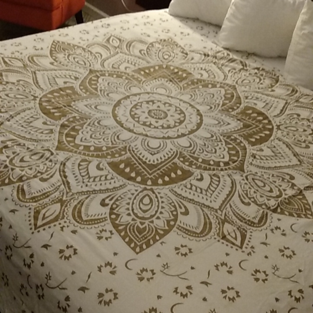 80"x80" linen cover
